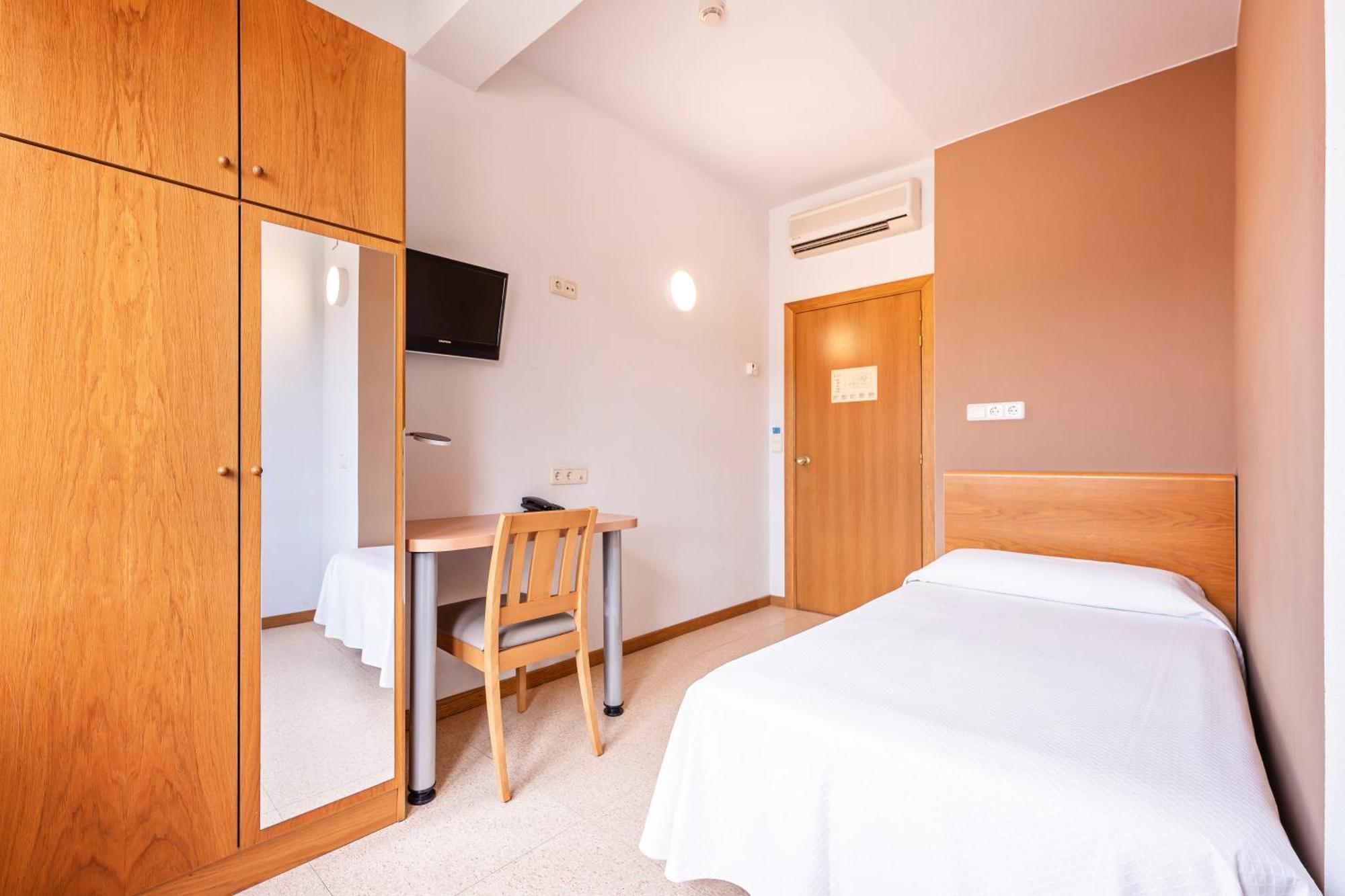 Hotel La Perla Olot Ngoại thất bức ảnh